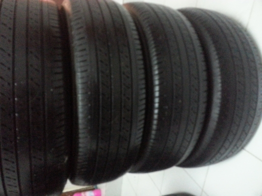 ขายยาง215/65/15ปี12 3200สวยๆ