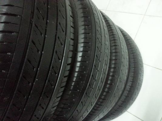 ขายยาง215/65/15ปี12 3200สวยๆ