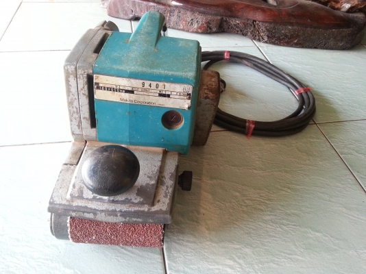 ขายเครื่องขัดกระดาษแบบสายพานรถถังยี่ห้อmakitaรุ่น9401ขนาด4นิ้วพร้อมใช้งานครับ