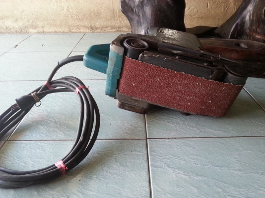 ขายเครื่องขัดกระดาษแบบสายพานรถถังยี่ห้อmakitaรุ่น9401ขนาด4นิ้วพร้อมใช้งานครับ ขายเครื่องขัดกระดาษแบบสายพานรถถังยี่ห้อmakitaรุ่น9401ขนาด4นิ้วพร้อมใช้งานครับ