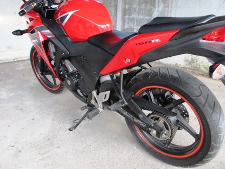 ขายhonda CBR150 R สภาพกริ๊บๆเอกสารครบพร้อมโอน