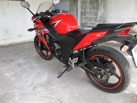 ขายhonda CBR150 R สภาพกริ๊บๆเอกสารครบพร้อมโอน