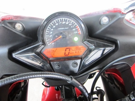 ขายhonda CBR150 R สภาพกริ๊บๆเอกสารครบพร้อมโอน