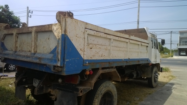 (คุณเบียร์..ลพบุรีเอาไปแล้วครับ)..6ล้อดั้ม185แรง FF173KA รถสวยสภาพดี ห้างแท้ ดั้มสามิตร ยาง900-20 เล่มพร้อม