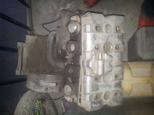 ขายเครื่องฮอนด้า400cc ทั้งตัวเป็นอะไหร่ 3500แถมเรือนไมอีกลูก เก็บไว้รกบ้านมากครับ