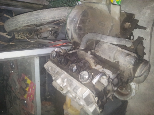 ขายเครื่องฮอนด้า400cc ทั้งตัวเป็นอะไหร่ 3500แถมเรือนไมอีกลูก เก็บไว้รกบ้านมากครับ