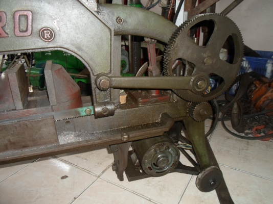 แท่นเลื่อย HERO  สภาพสวย เดิม ๆ พร้อมใช้งาน 8,000