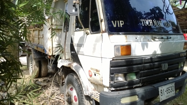 6ล้อดั้มNISSAN UD 180แรง เดิมบาง เครื่องเดิมยกลงฟิตใหม่อย่างดี...