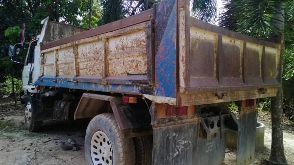 6ล้อดั้มNISSAN UD 180แรง เดิมบาง เครื่องเดิมยกลงฟิตใหม่อย่างดี...