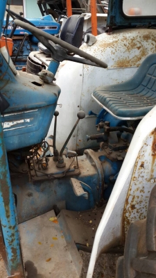 ฟอร์ด3000 เก่านอกยังไม่เคยใช้งานเลย ฟอร์ด3000 เก่านอกยังไม่เคยใช้งานเลย