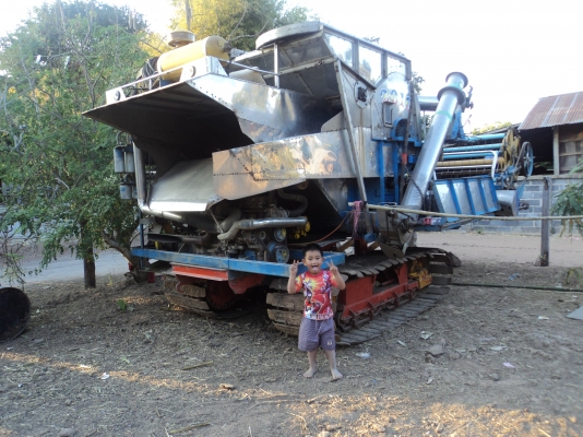 รถเกี่ยวข้าวบางไทร