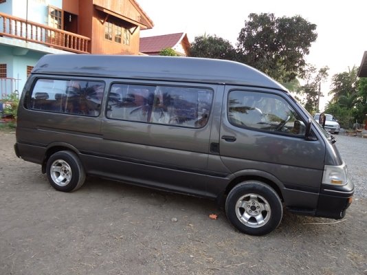 รถตู้  Toyota commuter  หลังคาสูง ช่วงยาว  ขับดี เอกสารพร้อมโอน