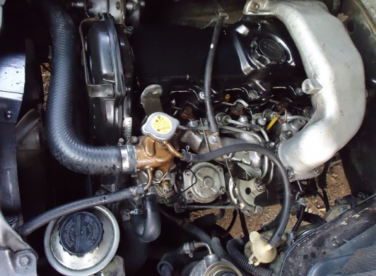 รถตู้  Toyota commuter  หลังคาสูง ช่วงยาว  ขับดี เอกสารพร้อมโอน