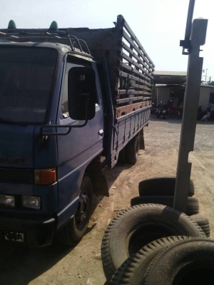 **255,000 บ.ต่อรอง**ขาย6ล้อ5ม.ISUZU KS32 วางหัวNPR เครื่อง4BD1 110 ฝาขาว เครื่องแน่นดี แห้ง เกียร์ยาว ช่วงล่างเดิมๆ คัสซีดี มีตำหนิหลังซ้ายปะมา(ตามรูป) กระบะ115 คอกไม้พื้นไม้สภาพดี หัวเก๋งดีคอนโซลดี ยางดี6เส้น เก็บนิดหน่อยสวยเลย ทะเบียนเต็ม เอกสารครบ ขายต