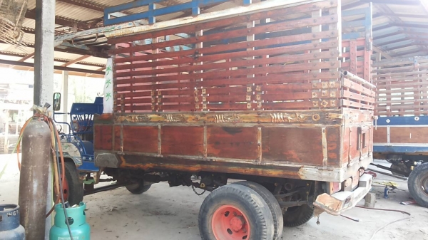 ***ขายแล้วครับขอบคุณ Truck2hand ขายแต๋น6ล้อช่วงล่างใหญ่ เครื่องKUBOTA ET11แรง เครื่องดีแรง ติดง่าย ช่วงล่าง คานหน้า+เฟืองท้าย KS เกียร์BU คัสซีหน้า5 สโลวกลาง ยางดี6เส้น กระบะพื้นไม้คอกไม้สูงสภาพสวย ไม่ผุไม่หัก พร้อมใช้ พร้อมลุยงาน เอกสารเล่มทะเบียนครบ ราค