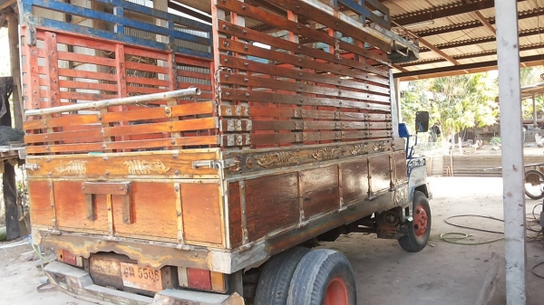 ***ขายแล้วครับขอบคุณ Truck2hand ขายแต๋น6ล้อช่วงล่างใหญ่ เครื่องKUBOTA ET11แรง เครื่องดีแรง ติดง่าย ช่วงล่าง คานหน้า+เฟืองท้าย KS เกียร์BU คัสซีหน้า5 สโลวกลาง ยางดี6เส้น กระบะพื้นไม้คอกไม้สูงสภาพสวย ไม่ผุไม่หัก พร้อมใช้ พร้อมลุยงาน เอกสารเล่มทะเบียนครบ ราค