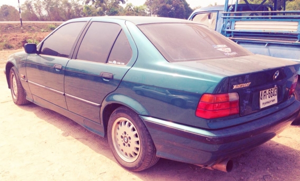 **160,000 บ.ต่อรอง**ขาย รถเก๋ง BMW 318i โฉม นกแก้ว ปี35/92 วางJติดแก๊สLPG ลงเล่ม เครื่องแรง ประหยัด เกียร์ ออโต้ สีสันดี ภายในสวยเบาะหนังแท้ เครื่องเสียงเต็ม ล้อแม็ก ยางดี4เส้น พร้อมใช้งาน ทะเบียนเต็ม เอกสารครบ ราคาต่อรองได้เด้อ พี่น้องครับ