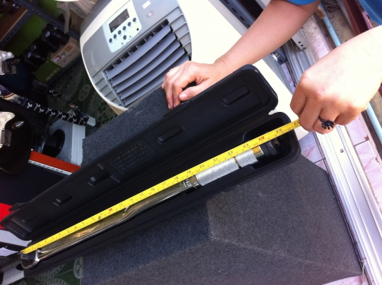 ประแจวัดแรงบิดตัวใหญ๋ขนาดยาวมาก สภาพใหม่มากเก่าเก็บพร้อมกล่อง