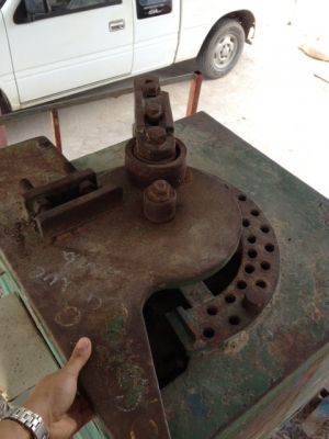 เครื่องดัดเหล็กตัวใหญ่สภาพพร้อมใช้งานครับตัวใหญ่ครับ ใช้ไฟ 3 เฟสครับเบิกใหม่รุ่นนี้แสนกว่าครับราคานี้คุ้มครับ