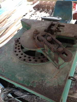 เครื่องดัดเหล็กตัวใหญ่สภาพพร้อมใช้งานครับตัวใหญ่ครับ ใช้ไฟ 3 เฟสครับเบิกใหม่รุ่นนี้แสนกว่าครับราคานี้คุ้มครับ