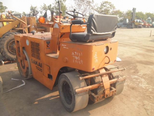 ขายรถบดหน้าเหล็กหลังยาง SAKAI TG25 สภาพสวย