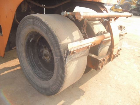 ขายรถบดหน้าเหล็กหลังยาง SAKAI TG25 สภาพสวย