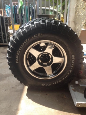 BF GOODRICH MUT-TERRAIN 265-75-16 สวยๆ พร้อมล้อ ครับ