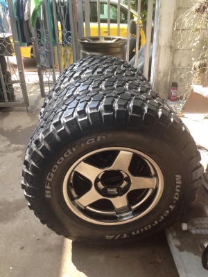 BF GOODRICH MUT-TERRAIN 265-75-16 สวยๆ พร้อมล้อ ครับ