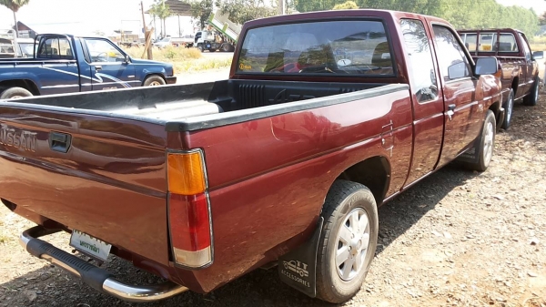 ***ขายแล้วครับขอบคุณ Truck2hand ขายกระบะแค็ป NISSAN BIG-M BD25 ฝาแดงยอดนิยม ปี38/95จอเหลี่ยม เครื่องฝาแดงเดิมๆแห้ง แรง อึด ช่วงล่างแน่นคัสซีดีเดิมไม่ปะไม่ดาม พื้นปูกระบะ หัวเก๋งไม่ผุ ภายในสวยคอนโซลครบ พ.ธรรมดา แอร์ ยางดี4เส้น สีสันสวย รถเคลียร์สีมา เก็บฝา