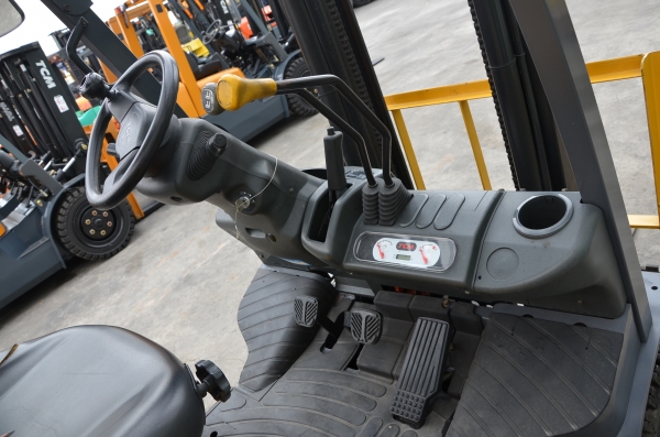 ขาย Tcm FG10T3 เบนซิน Nissan K15 ออโต้ 1 ตัน ยกสูง	3 เมตร