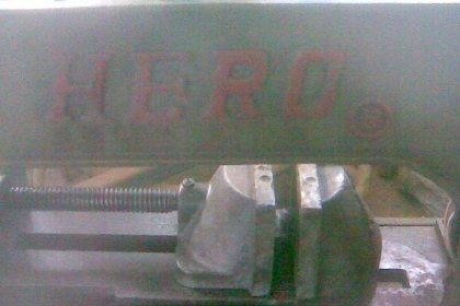 ครับรุ่นนี้แท่นเลื่อยฮีโร่สภาพพร้อมใช้สภาพพร้อมใช้งานครับสภาพเดิมๆครับมอเตอร์มิสซู 1/3  แรงไฟบ้านครับ ราคานี้คุ้มมากครับใช้ยาวครับรุ่นนี้