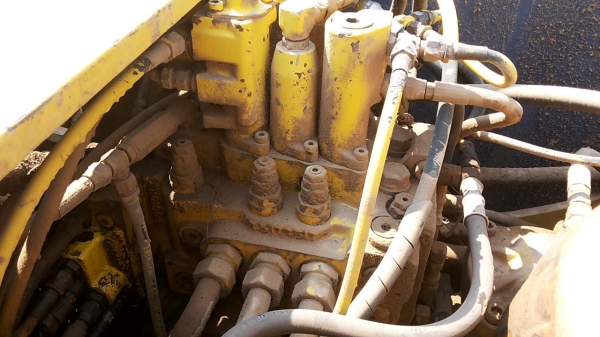 **870,000 บ.ต่อรอง**ขาย แบคโฮ KOBELCO Mark3 sk120 ไฟฟ้าเต็ม เครื่องเดิมปั้มเดิม แน่นดี แรง ช่วงล่างดี แทรกดีโรลเลอร์ดี โซ่ดี เอวแน่นทำงานดีไม่โหลด แอร์เย็น สีสันพอใช้ รถทำงานปกติ เอกสารเล่มทะเบียน พร้อมใช้ พร้อมลุยงาน ราคาต่อรองได้เด้อ พี่น้องครับ