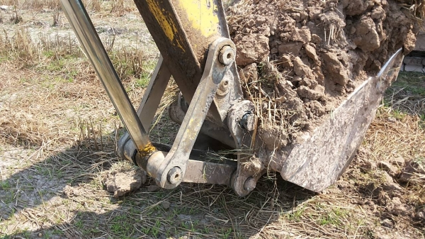 **870,000 บ.ต่อรอง**ขาย แบคโฮ KOBELCO Mark3 sk120 ไฟฟ้าเต็ม เครื่องเดิมปั้มเดิม แน่นดี แรง ช่วงล่างดี แทรกดีโรลเลอร์ดี โซ่ดี เอวแน่นทำงานดีไม่โหลด แอร์เย็น สีสันพอใช้ รถทำงานปกติ เอกสารเล่มทะเบียน พร้อมใช้ พร้อมลุยงาน ราคาต่อรองได้เด้อ พี่น้องครับ