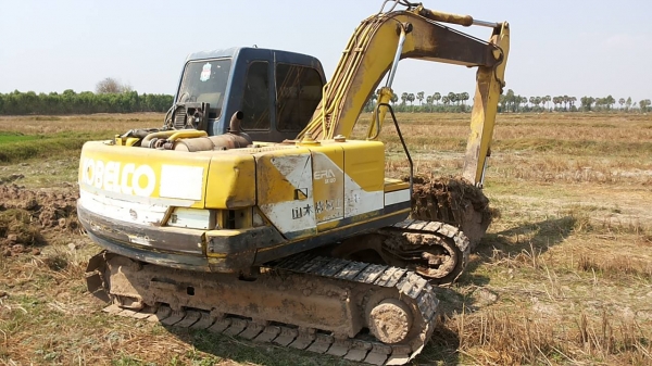 **870,000 บ.ต่อรอง**ขาย แบคโฮ KOBELCO Mark3 sk120 ไฟฟ้าเต็ม เครื่องเดิมปั้มเดิม แน่นดี แรง ช่วงล่างดี แทรกดีโรลเลอร์ดี โซ่ดี เอวแน่นทำงานดีไม่โหลด แอร์เย็น สีสันพอใช้ รถทำงานปกติ เอกสารเล่มทะเบียน พร้อมใช้ พร้อมลุยงาน ราคาต่อรองได้เด้อ พี่น้องครับ