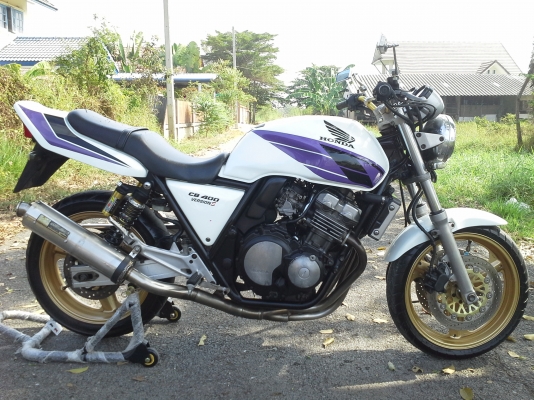 HONDA CB 400cc.เอกสารอินวอยร์ สภาพพร้อมใช้ ไฟติดครบ