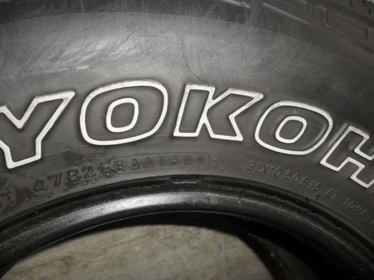ยาง YOKOHAMA 31*10.5R15 ปี09 สวยๆ 1 คู่ ราคา 3800 บาท