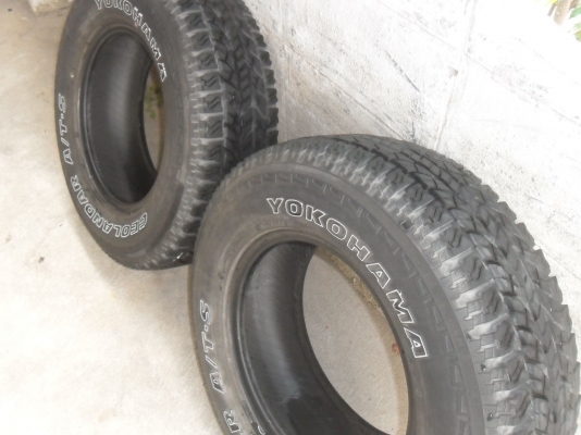 ยาง YOKOHAMA 225/70R15 ปี09 สวยๆ 1 คู่ ราคา 1800 บาท