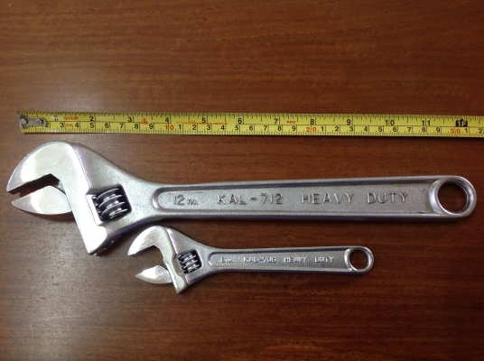 ขายประแจ 2 ตัว 10" 6"