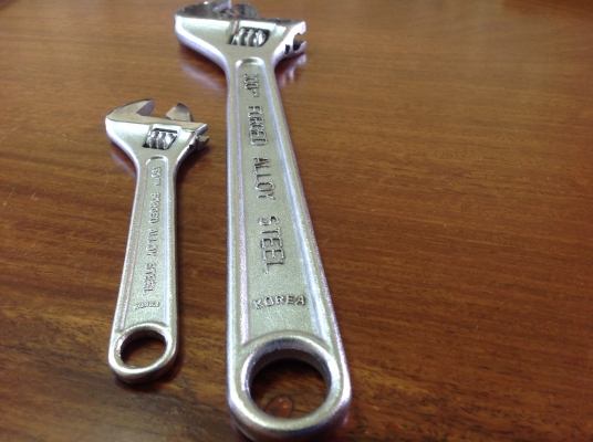 ขายประแจ 2 ตัว 10" 6"