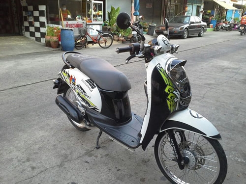 Scoopy i ปี 54 สีขาว รถเครื่องเดิมๆ ชุดสีสวย ไม่หลวม ไม่มีควันขาว Scoopy i ปี 54 สีขาว รถเครื่องเดิมๆ ชุดสีสวย ไม่หลวม ไม่มีควันขาว