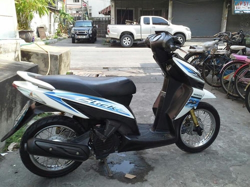 click ปี 49 สีขาว ฟ้า รถสวยมาก เครื่องเดิม แน่นๆ ไม่หอน ไม่มีควันขาว เอกสารครบ click ปี 49 สีขาว ฟ้า รถสวยมาก เครื่องเดิม แน่นๆ ไม่หอน ไม่มีควันขาว เอกสารครบ