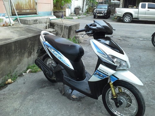 click ปี 49 สีขาว ฟ้า รถสวยมาก เครื่องเดิม แน่นๆ ไม่หอน ไม่มีควันขาว เอกสารครบ click ปี 49 สีขาว ฟ้า รถสวยมาก เครื่องเดิม แน่นๆ ไม่หอน ไม่มีควันขาว เอกสารครบ