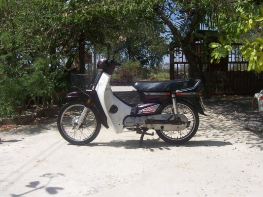 ดรีมคุรุสภาสีน้ำตาล สภาพดีมาก สวยๆ รถเดิมๆ เล่มทะเบียน+เอกสารโอน