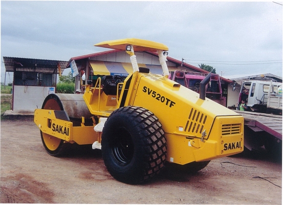 รถบดถนนสั่นสะเทือนสองเปลือกเรียบหุ้มหนาม SAKAI รุ่น SV520TF