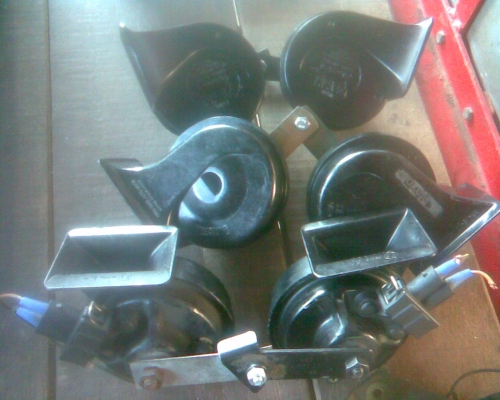 แตรคู่ยุโรปเมคอินฝรั่งเศสเสียงนิ่มดังครับของแท้ทุกคู่ครับใส่รถได้ทุกรุ่นครับราคานีคุ้มมากครับสไตรเบน์/ซีตอง/วอลโว่ลครับ/เชฟครับ