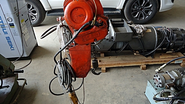 ขายรอกโซ่ HITACHI 250 kg.