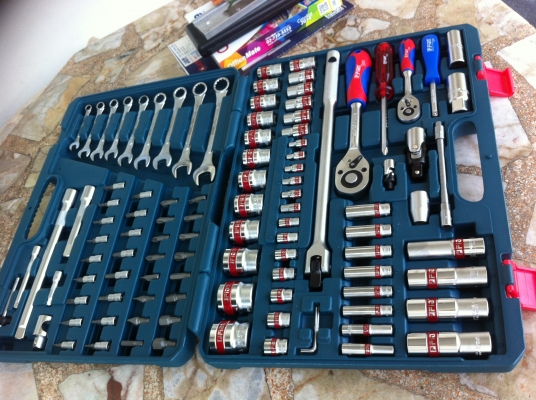 ชุดเครื่องมือ ประแจ+บล๊อค+ไขควง FION 106 ชิ้น