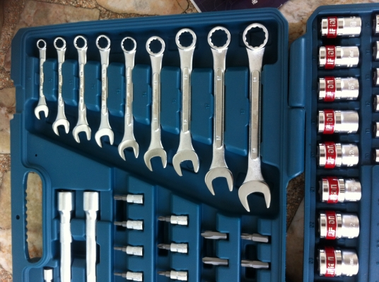 ชุดเครื่องมือ ประแจ+บล๊อค+ไขควง FION 106 ชิ้น