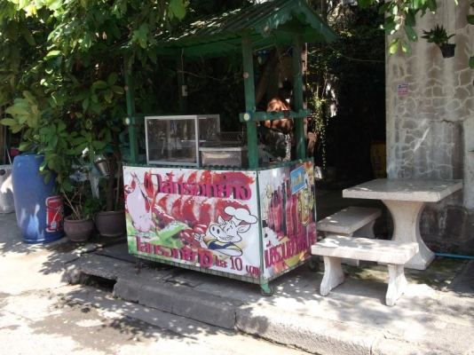 ซุ้มขายไส้กรอกย่างพร้อมอุปกรณ์และแหล่งซื้อไสส้กรอกรสอร่อย ขายดีมาก ยกชุดจัดไปเลยคับ 4500 บาท สนใจโทร แคคับ 0859688911 0846679841