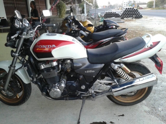 ธารนนทบุรี//ขาย honda cb1300 ปี2000 สวยๆเดิมๆ เครื่องสมบูรณ์มากครับ ราคา130,000บาท อินวอยท์+ส.พ.มแท้